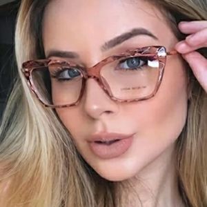 💞Pink Diamond Cut Glasses💞